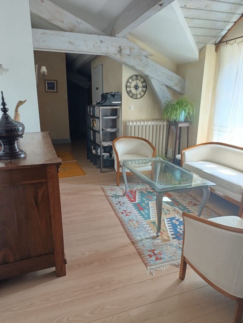 Belle maison familiale de caractère  dans un domaine privé avec piscine , jardin et parking à SAINT SEVER