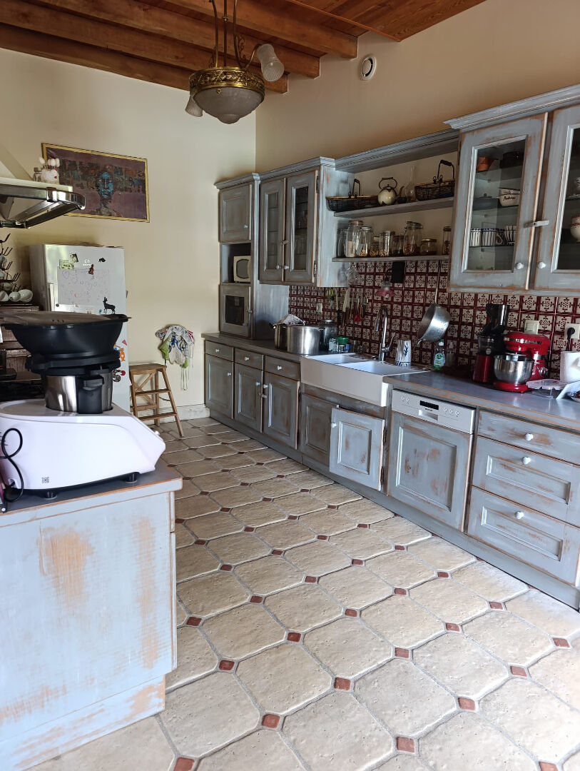 Belle maison familiale de caractère  dans un domaine privé avec piscine , jardin et parking à SAINT SEVER