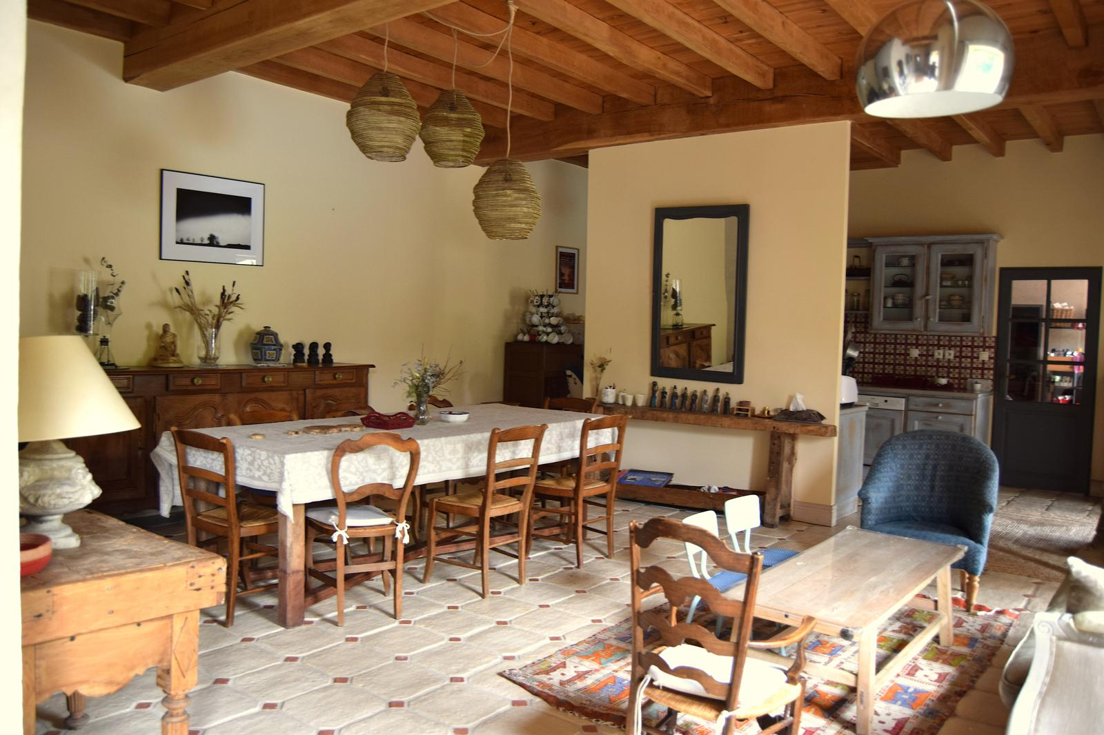 Belle maison familiale de caractère  dans un domaine privé avec piscine , jardin et parking à SAINT SEVER