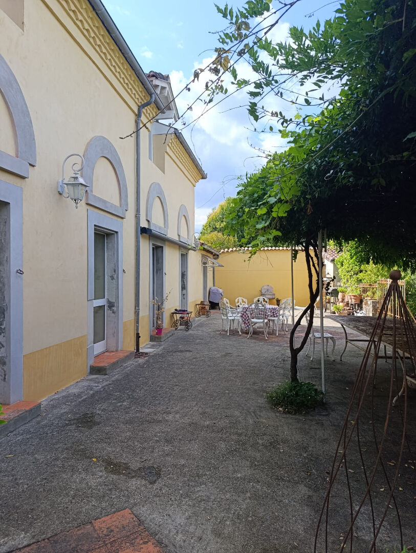 Belle maison familiale de caractère  dans un domaine privé avec piscine , jardin et parking à SAINT SEVER