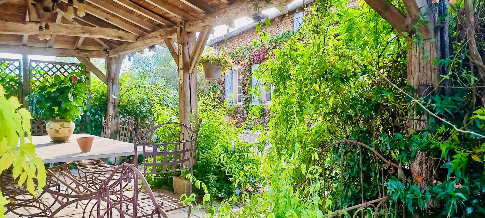 Maison de charme à 10mn de Saint Sever et de Grenade sur l'Adour sur parc de 2 hectares de nature préservée