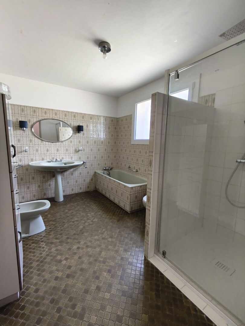 A MONT DE MARSAN, maison de plain pied 3 chambres possibilité d'en créer une autre dans le grenier
