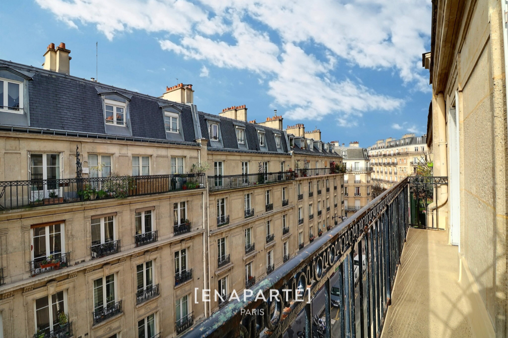 Photo A LOUER - JULES JOFFRIN - ETAGE ELEVE - BALCON image 1/6