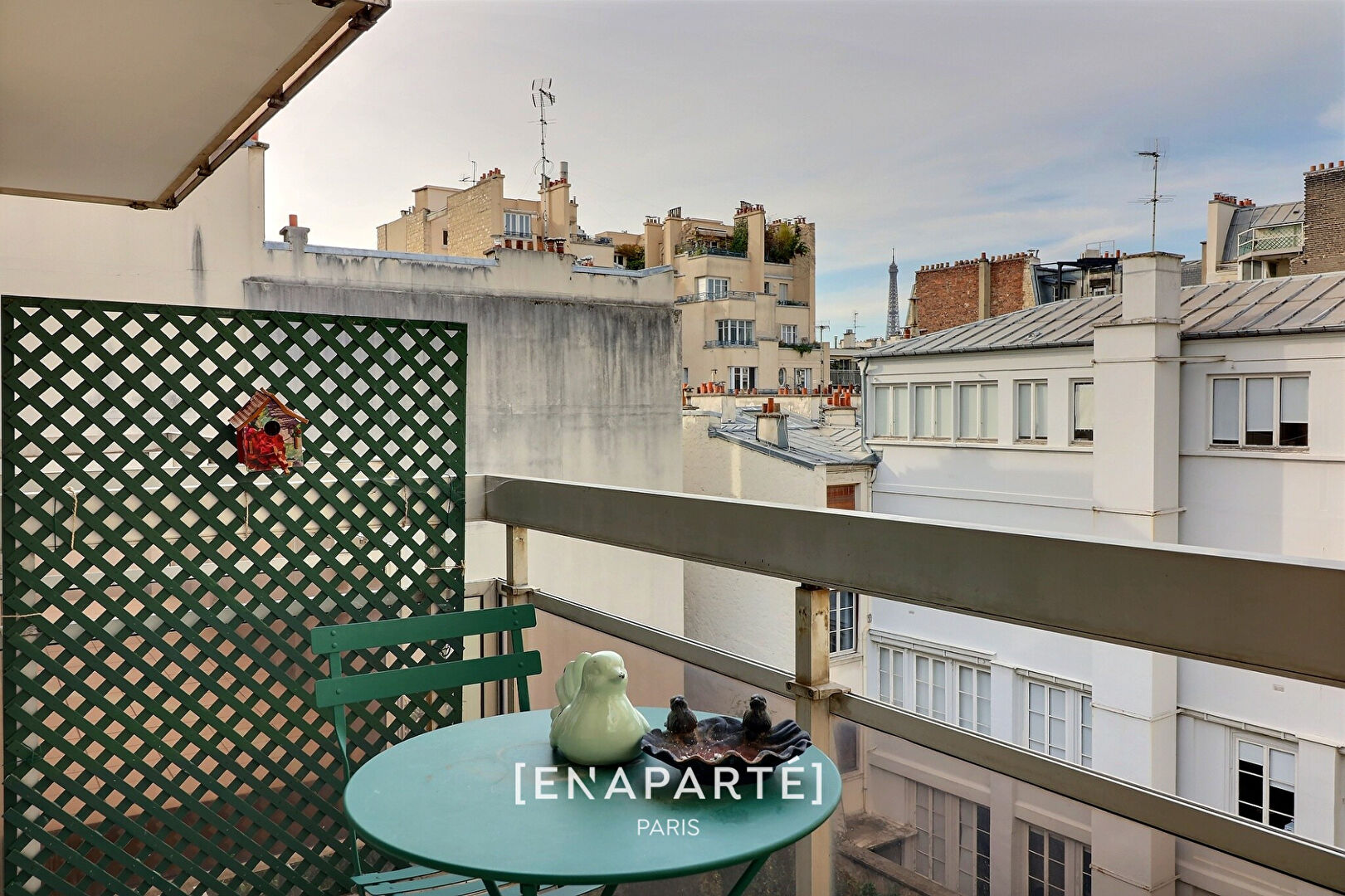 Photo Vente / 75007 / Rue Vaneau / 2 Pièces /  Vue Tour Eiffel - Refait à neuf - Au calme absolu image 2/6