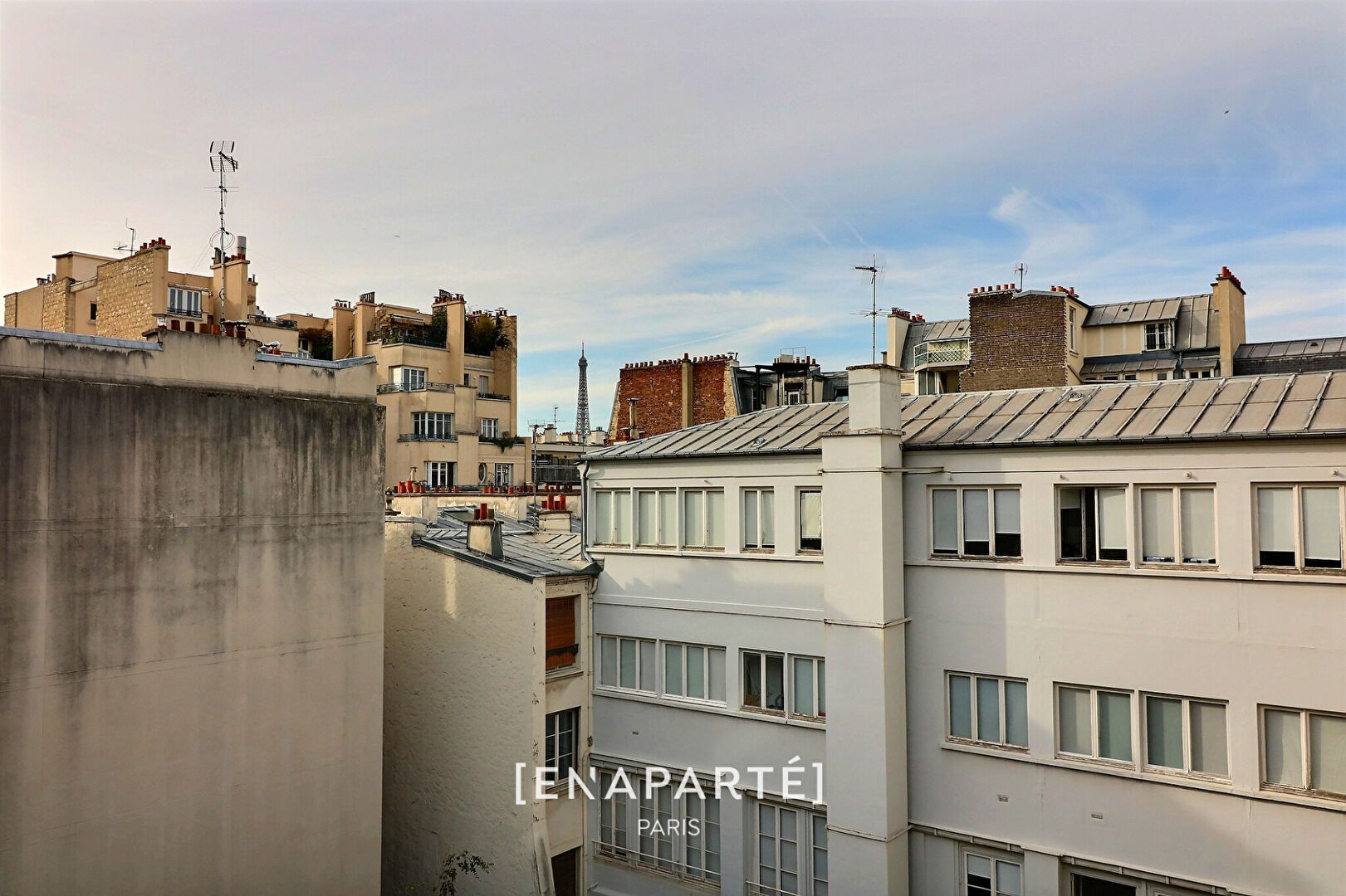 Photo Vente / 75007 / Rue Vaneau / 2 Pièces /  Vue Tour Eiffel - Refait à neuf - Au calme absolu image 3/6