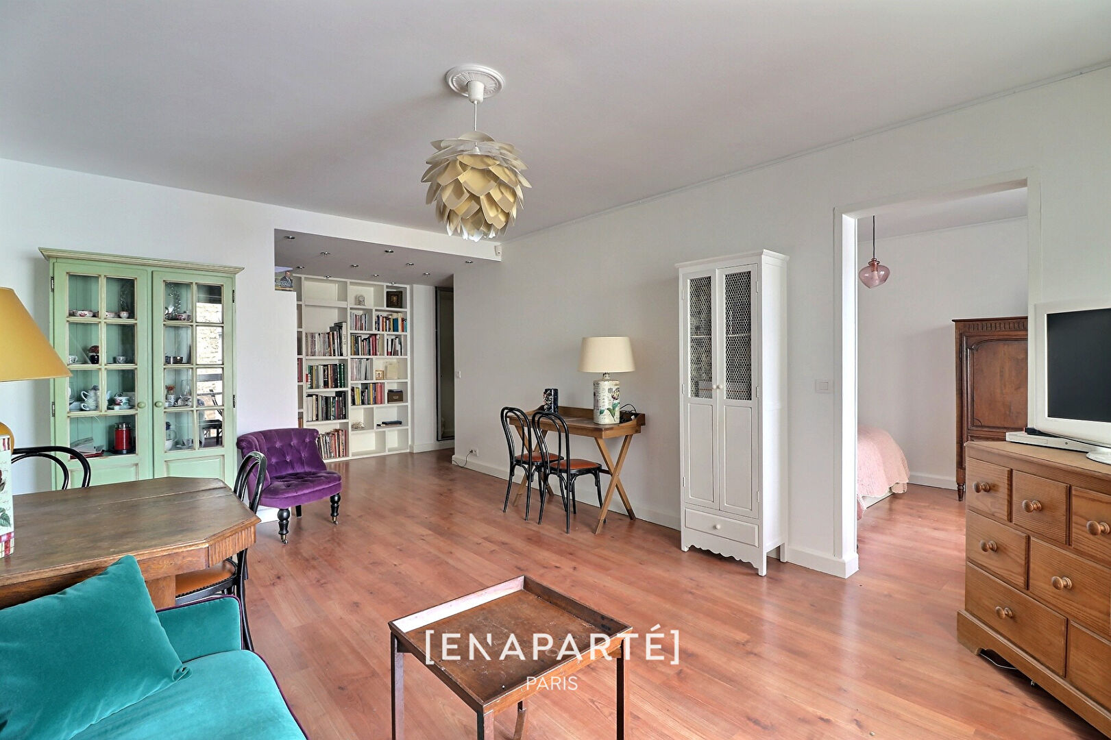 Photo Vente / 75007 / Rue Vaneau / 2 Pièces /  Vue Tour Eiffel - Refait à neuf - Au calme absolu image 6/6