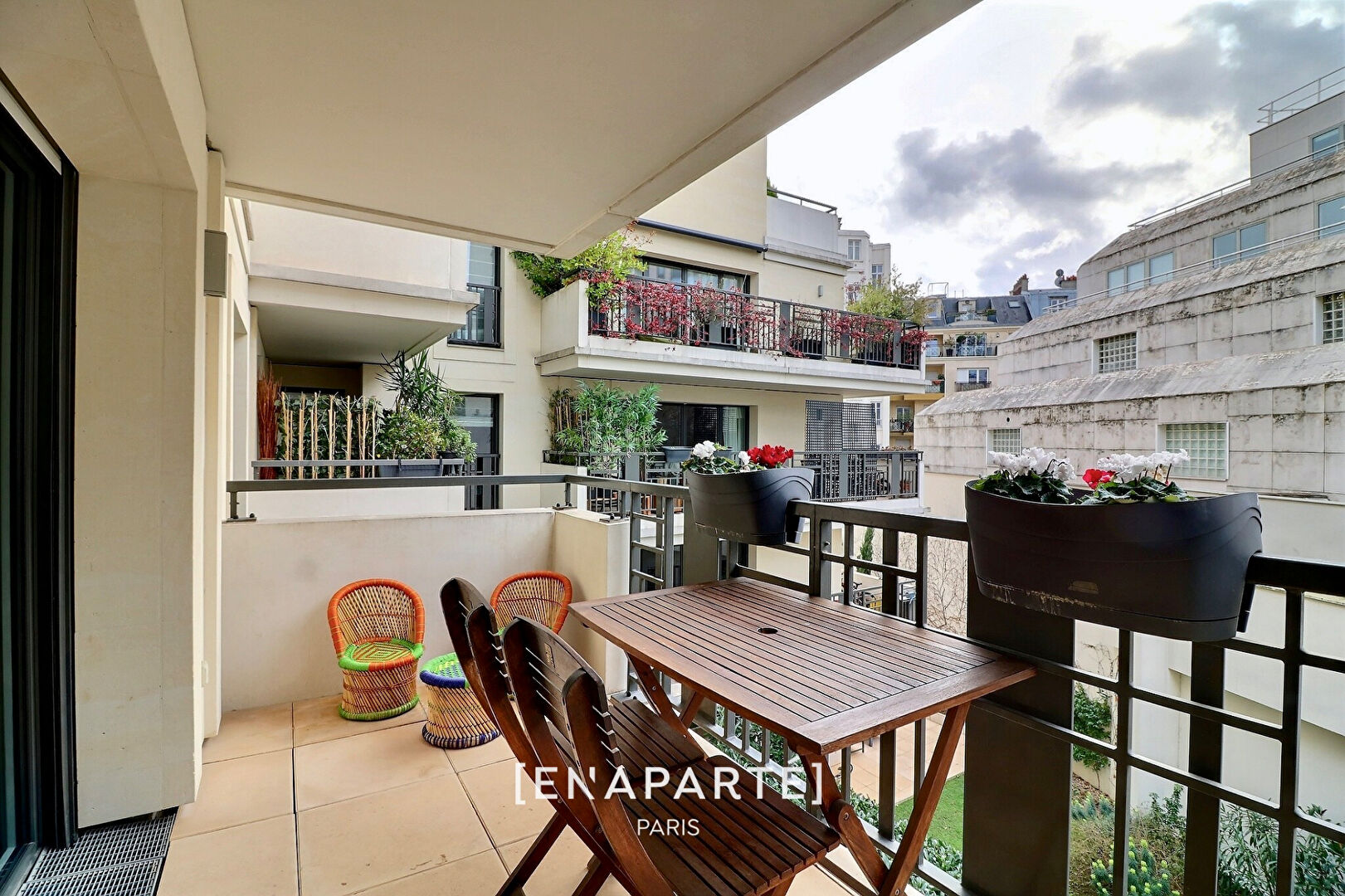 Photo Vente / Levallois - Collange / 3 Pièces / Balcons / Plein Sud image 2/6