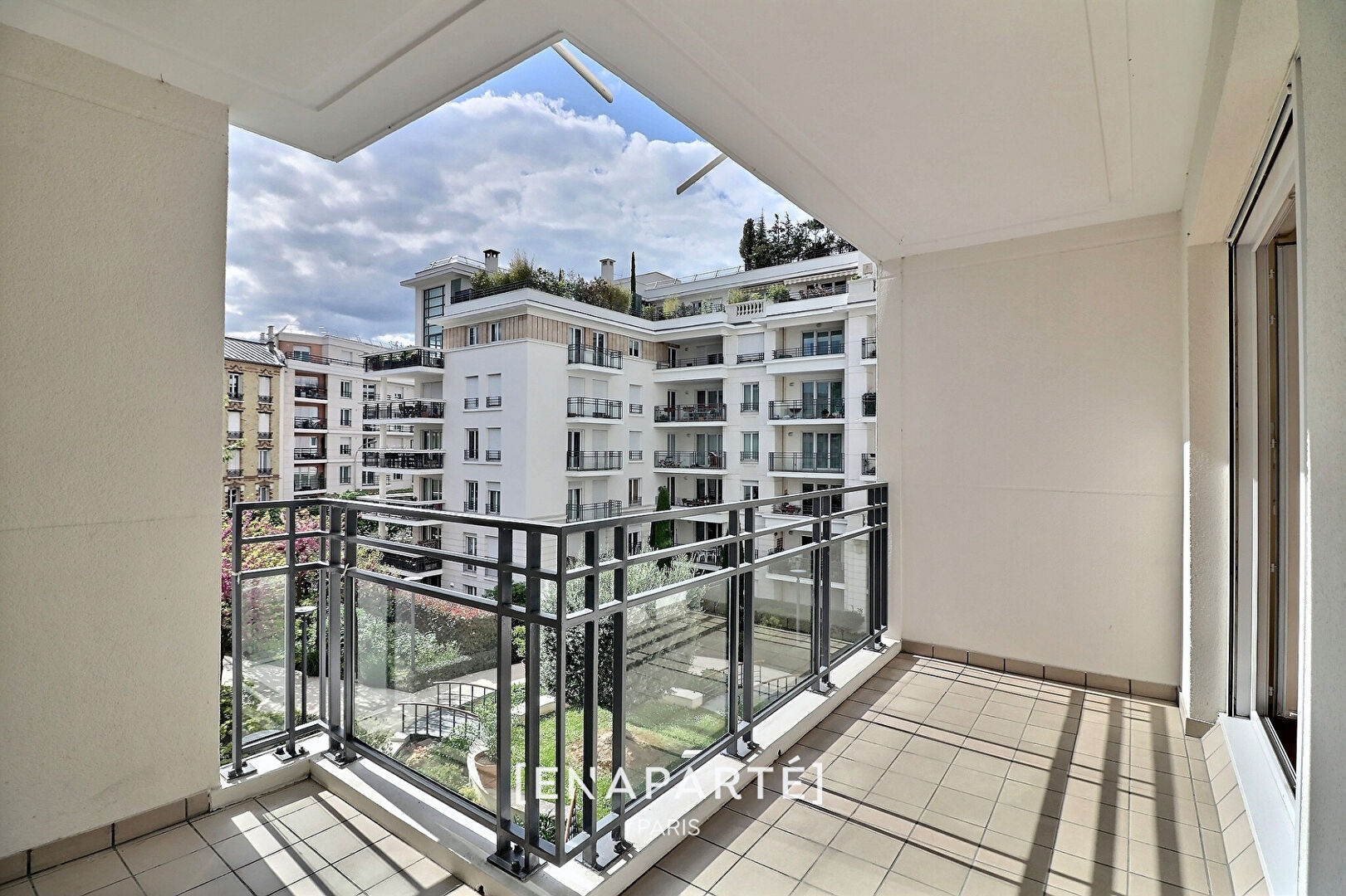 Photo Vente / 92400 / Rue du Président Kruger - Centre - Gare / 2 Pièces / Résidence de standing / Grand Balcon / exposé Sud-Ouest / Plan optimisé image 2/6