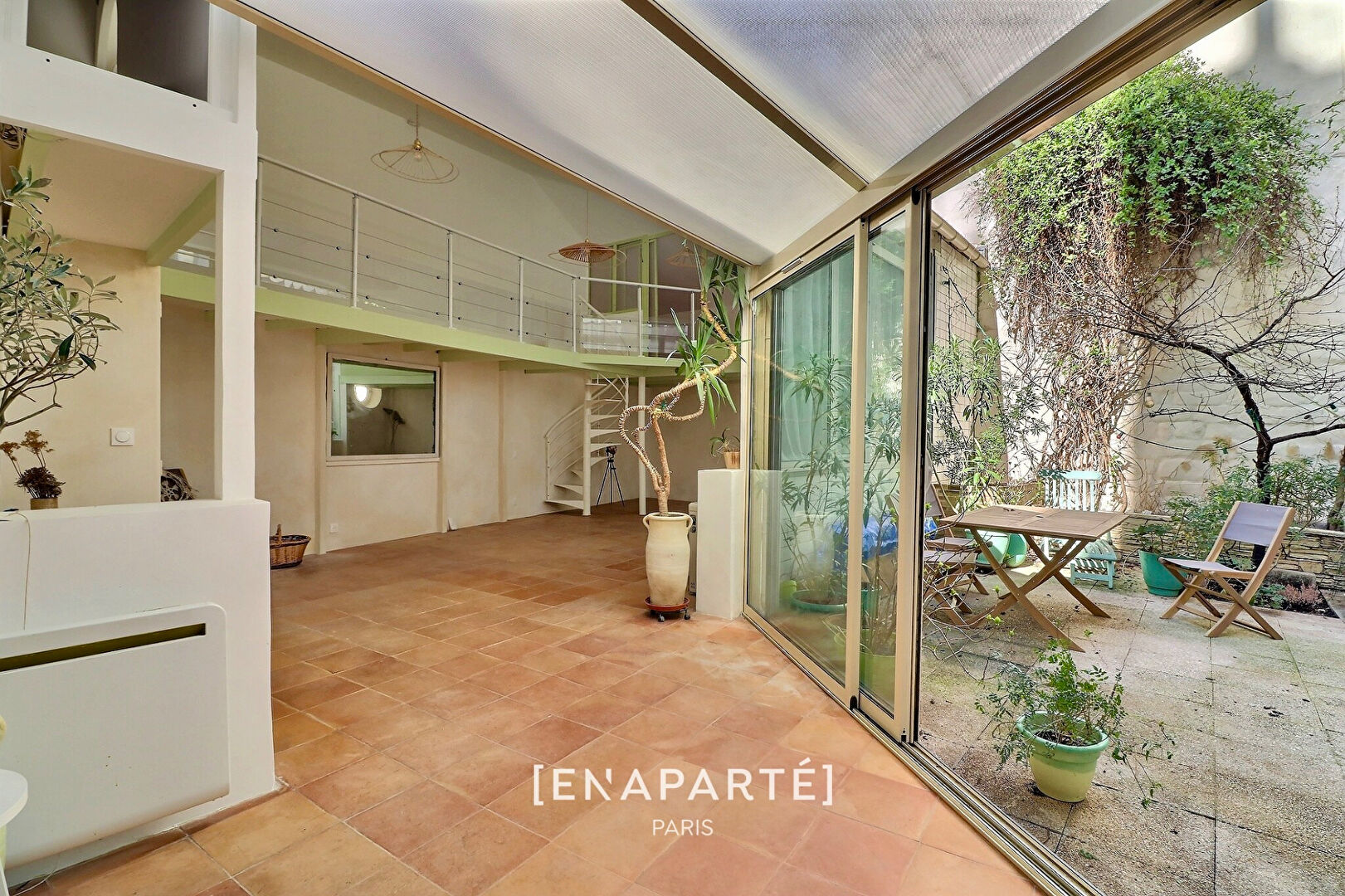 Agence immobilière de 
 En Aparte Paris - En Aparté Paris 
