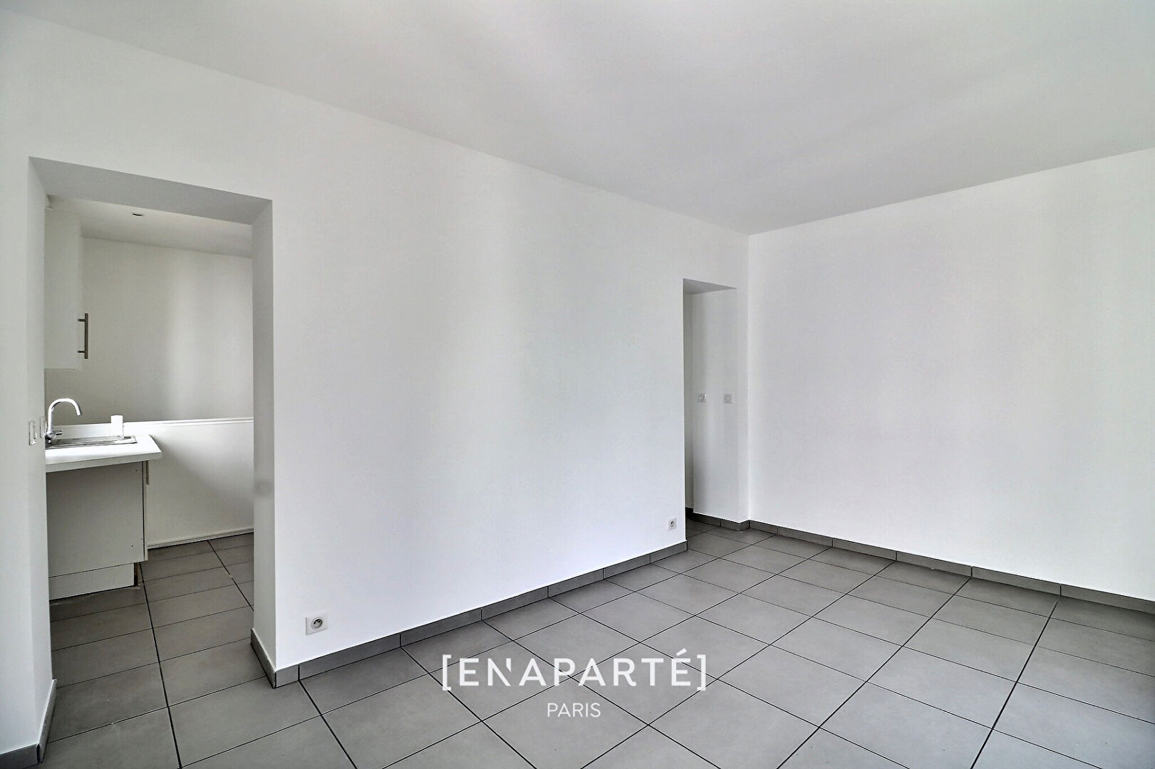 Photo Vente / 92400 / Rue de Bezons - Centre - Gare / 3 Pièces / Comme une maison / Au calme sur cour / exposé Sud-Ouest image 2/6