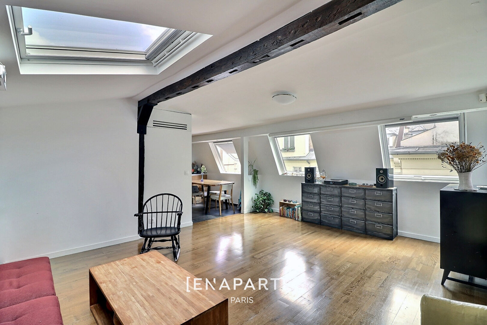 Photo Vente / 75010 / Rue du Faubourg Poissonnière - Cadet / Duplex / 4 Pièces / Entiérement refait par architecte / Exposé plein Sud / Derniers étages image 1/6