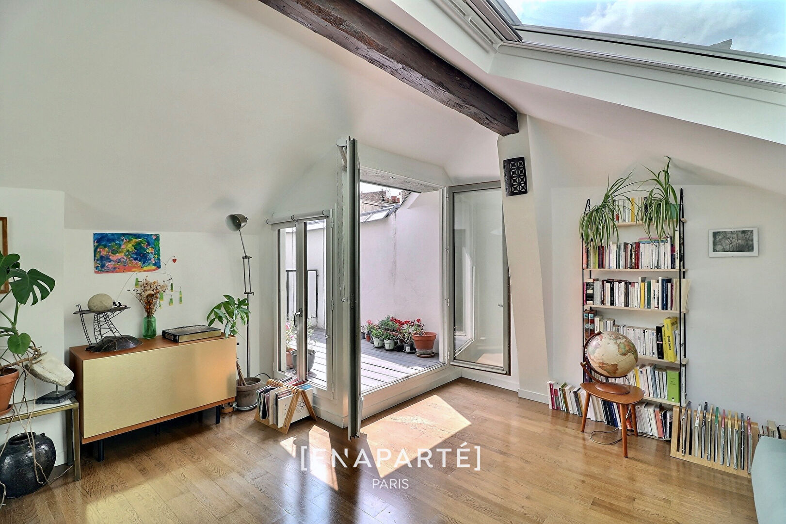 Photo Vente / 75010 / Rue du Faubourg Poissonnière - Cadet / Duplex / 4 Pièces / Entiérement refait par architecte / Exposé plein Sud / Derniers étages image 5/6