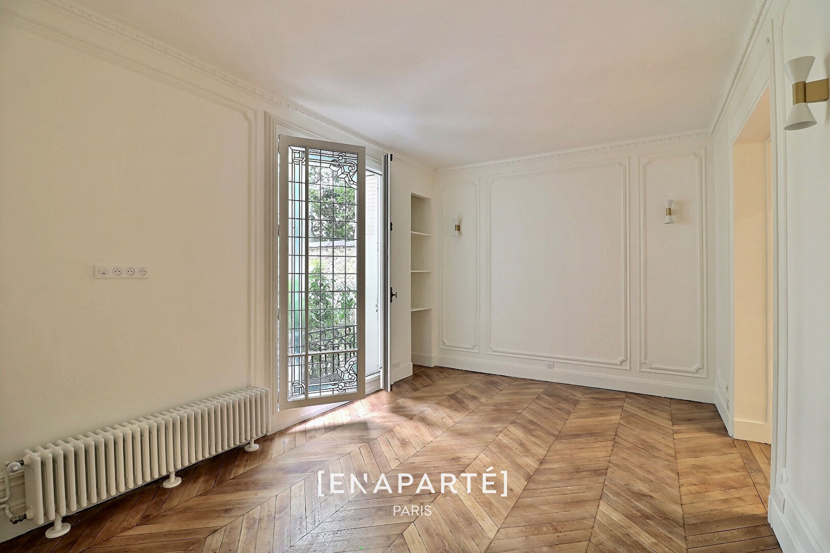 Photo A louer / 75008 / Rue Cambacérès -  Faubourg Saint-Honoré - Élysée / 4 Pièces /  Grande terrasse - Charme de l'ancien - Au calme absolu image 3/6