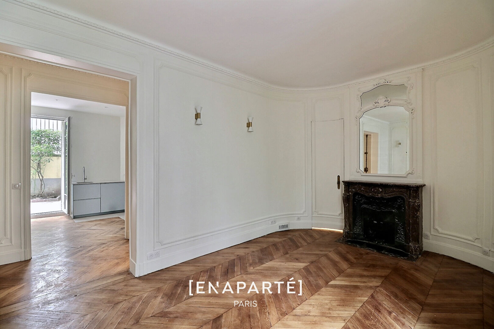 Photo A louer / 75008 / Rue Cambacérès -  Faubourg Saint-Honoré - Élysée / 4 Pièces /  Grande terrasse - Charme de l'ancien - Au calme absolu image 5/6