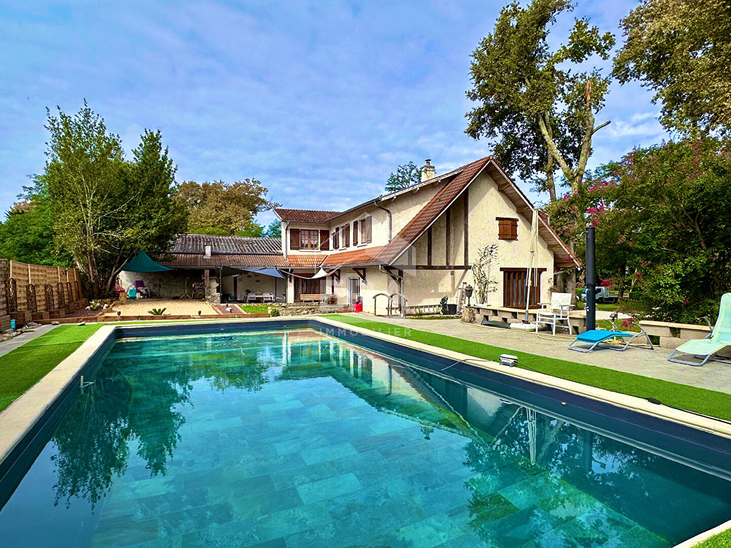 Maison traditionnelle de 220 m² à PERQUIE