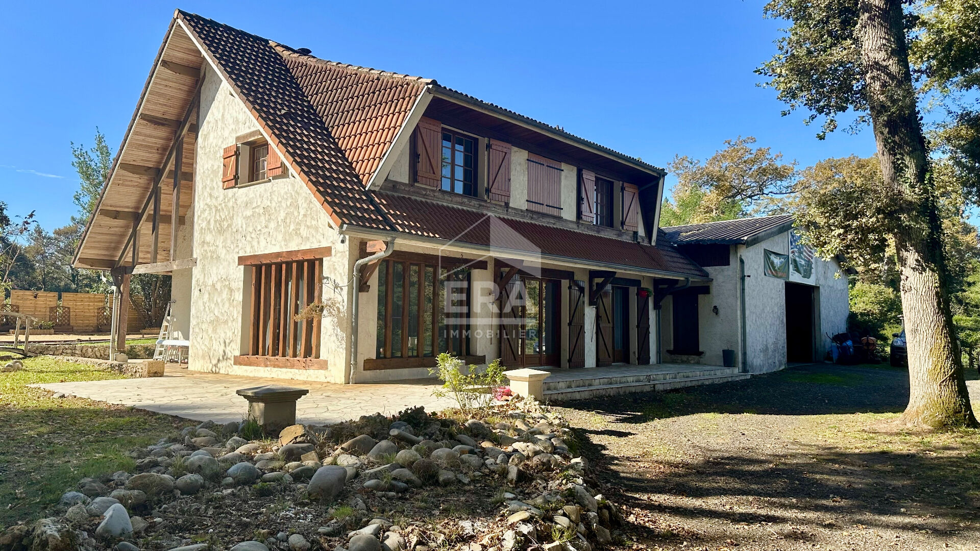 Maison 8 pièces de 220 m² à Perquie