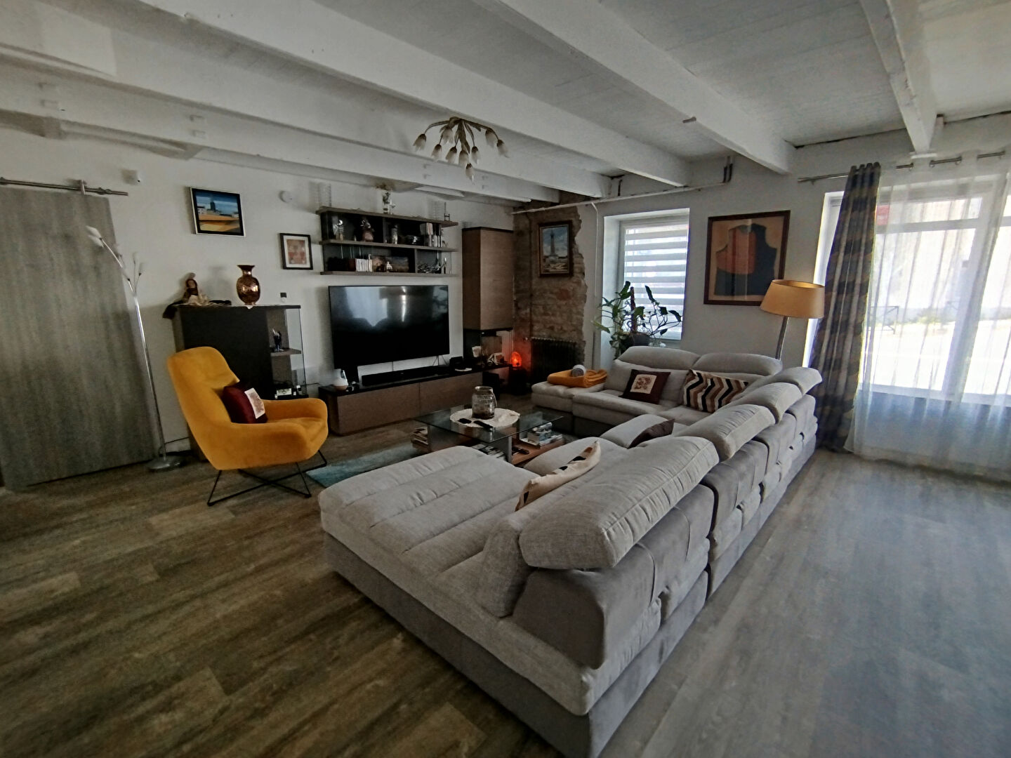 Photo Maison à vendre à COMMANA - 185 m² image 2/6