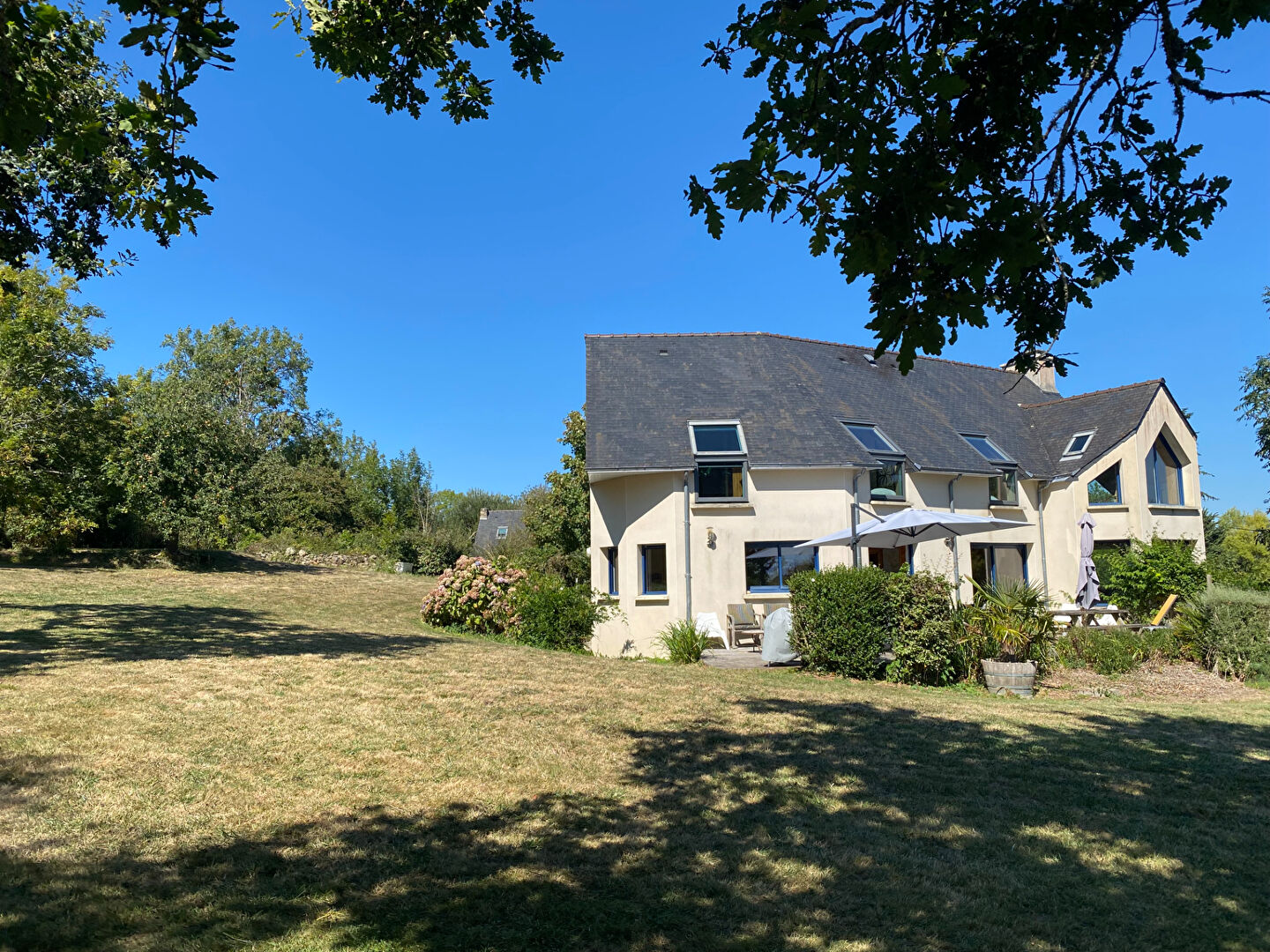 Maison spacieuse à vendre à Crozon - 5 chambres et grand terrain !