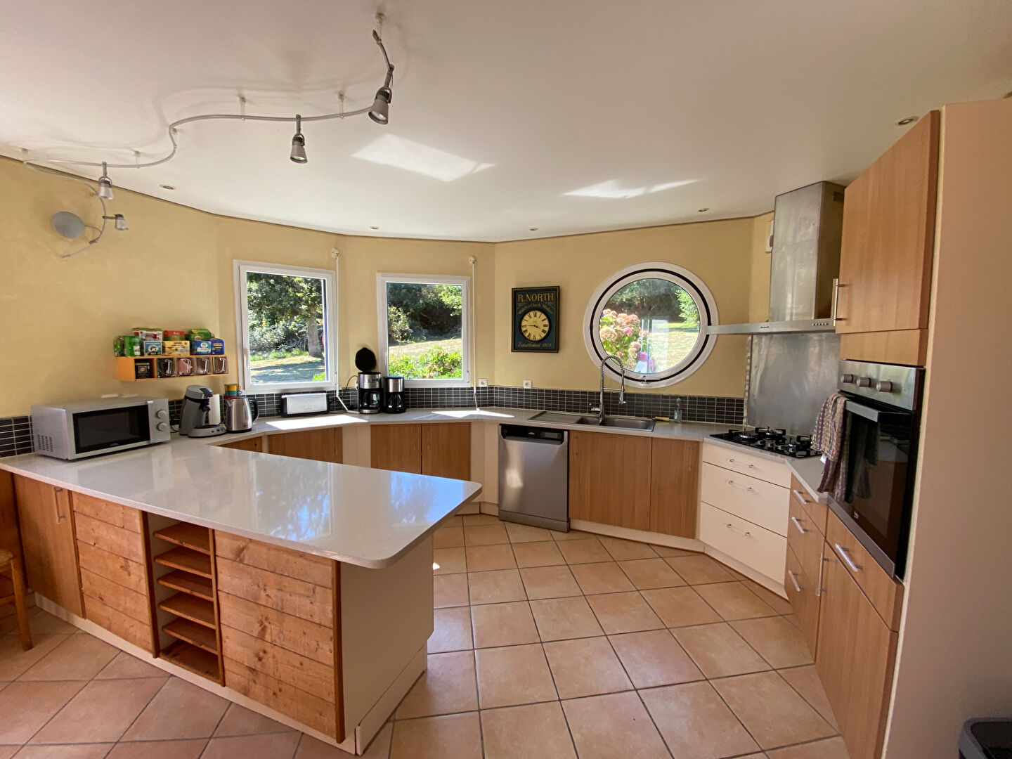 Photo Maison spacieuse à vendre à Crozon - 5 chambres et grand terrain ! image 3/6