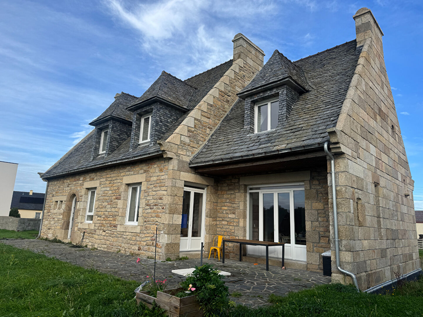 Photo Maison spacieuse à vendre à Lannilis - 5 chambres, jardin et garage image 1/6