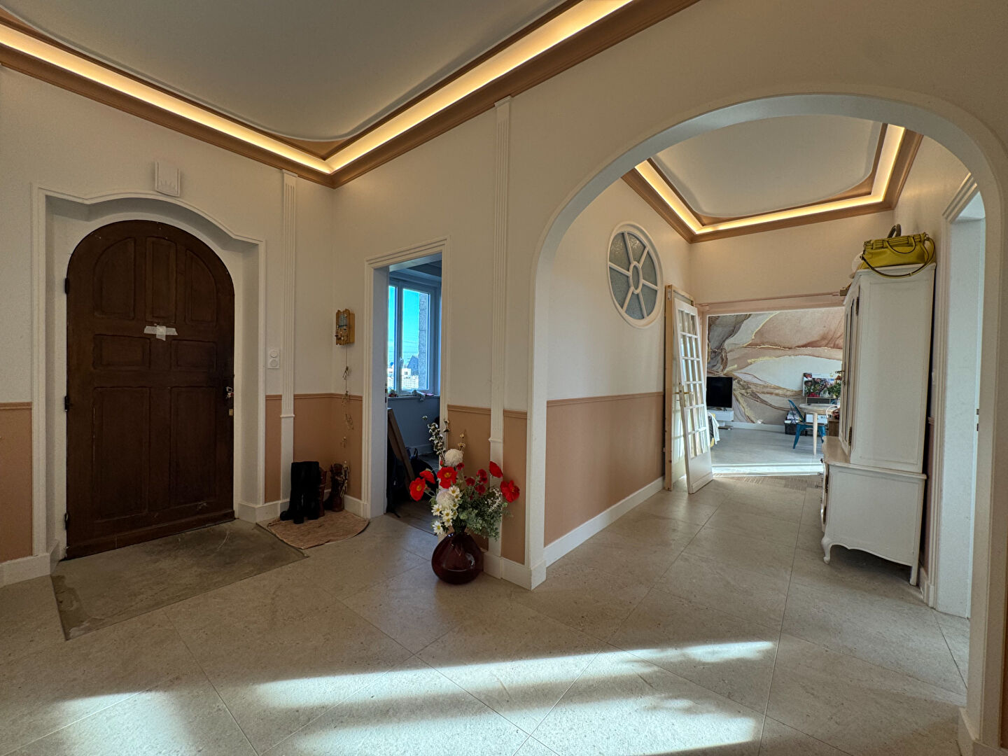 Photo Maison spacieuse à vendre à Lannilis - 5 chambres, jardin et garage image 2/6