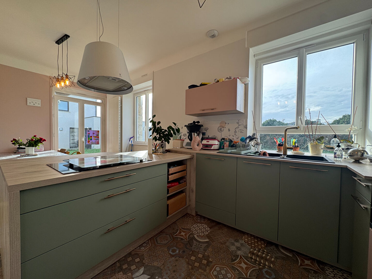 Photo Maison spacieuse à vendre à Lannilis - 5 chambres, jardin et garage image 3/6