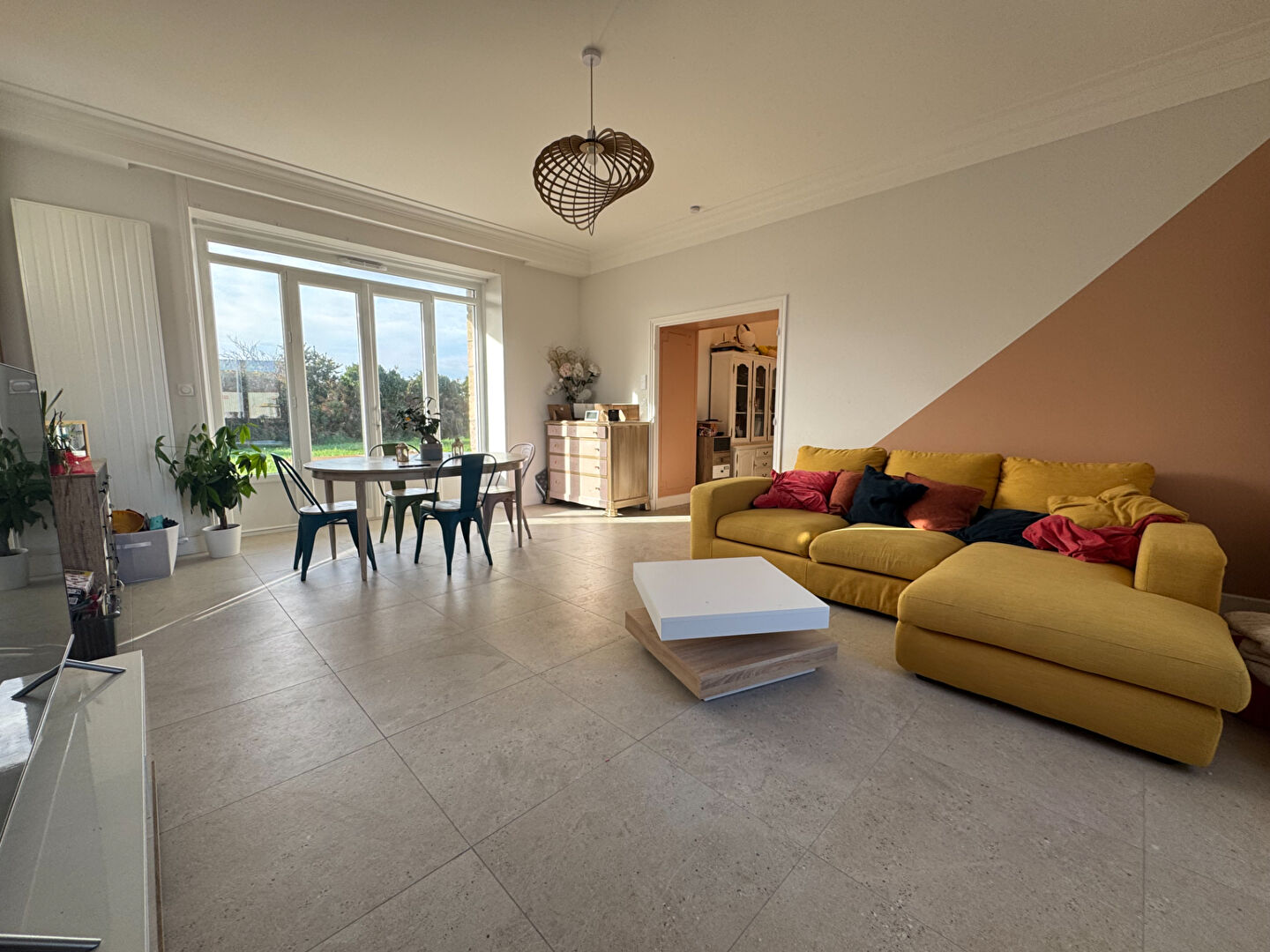 Photo Maison spacieuse à vendre à Lannilis - 5 chambres, jardin et garage image 5/6