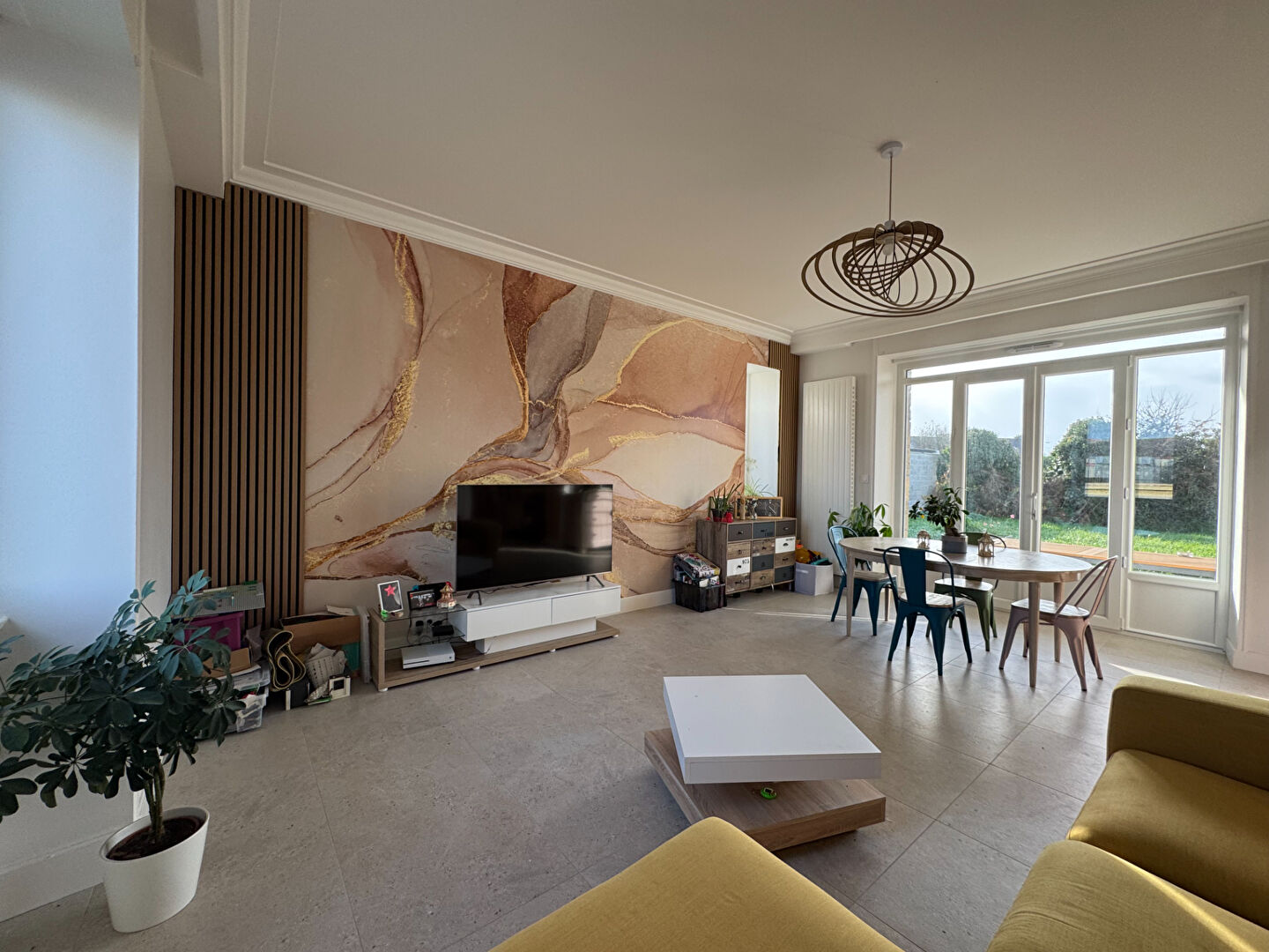 Photo Maison spacieuse à vendre à Lannilis - 5 chambres, jardin et garage image 6/6