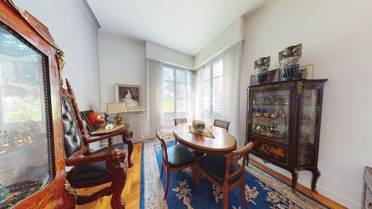 NICE - FLEURS : JOLI 3 PIÈCES EN BON ÉTAT