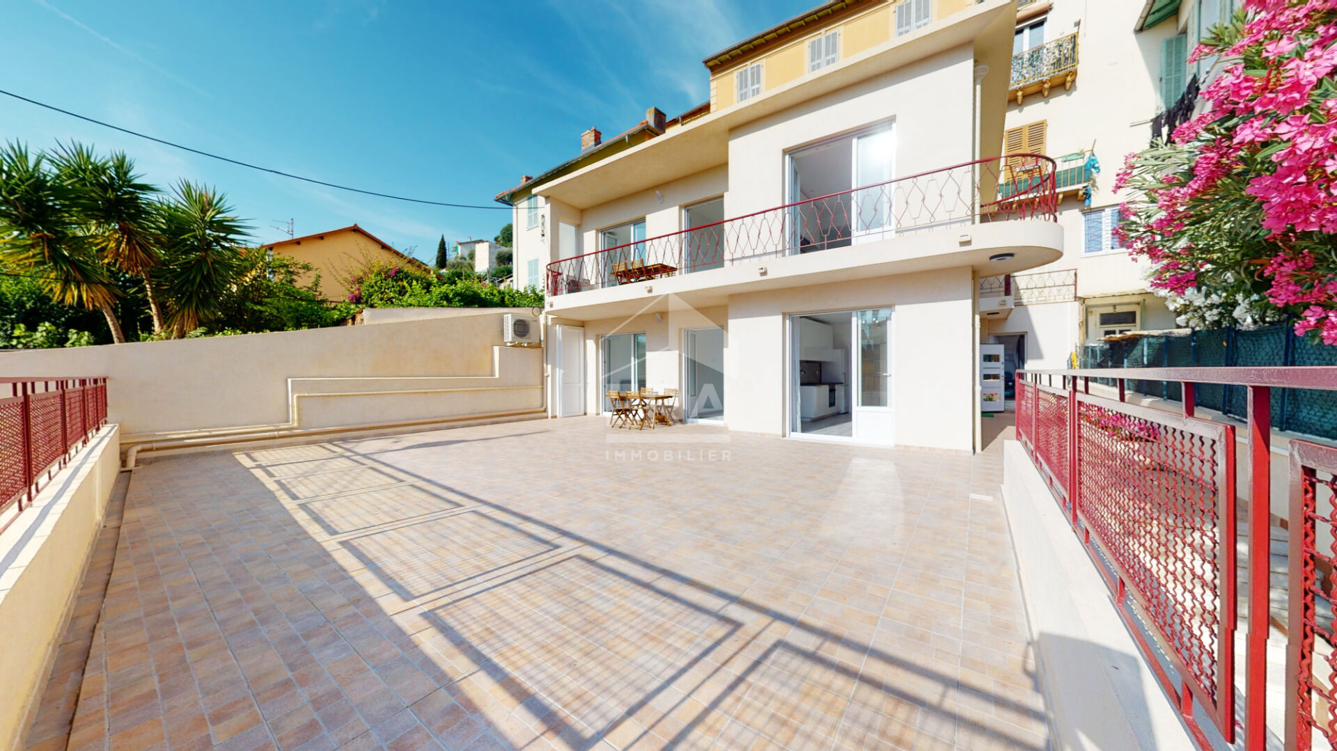 NICE - PARC IMPÉRIAL : MAGNIFIQUE MAISON DE 166.71 M² DIVISÉE EN 3 APPARTEMENTS AVEC GARAGES