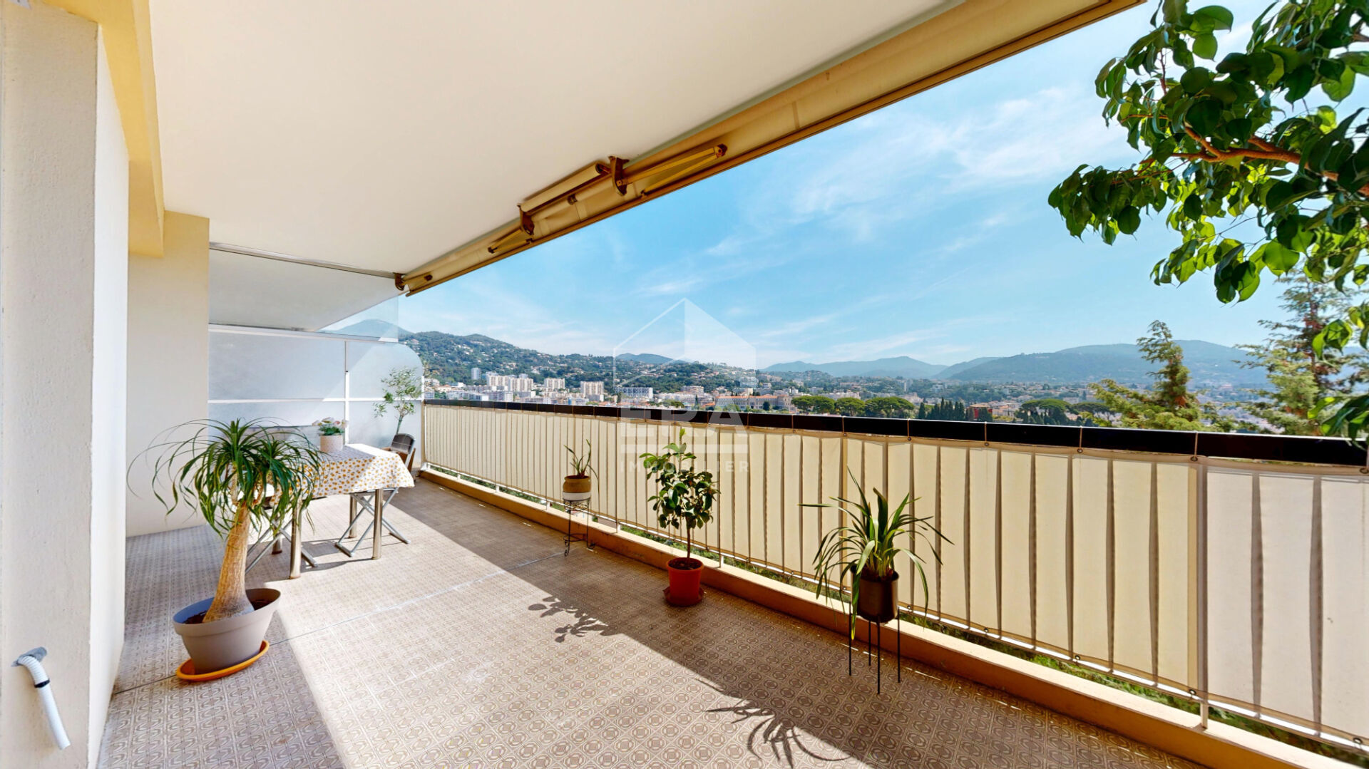 NICE - NORD / CESSOLE : GRAND 4 PIÈCES TRAVERSANT AVEC TERRASSE, GARAGE