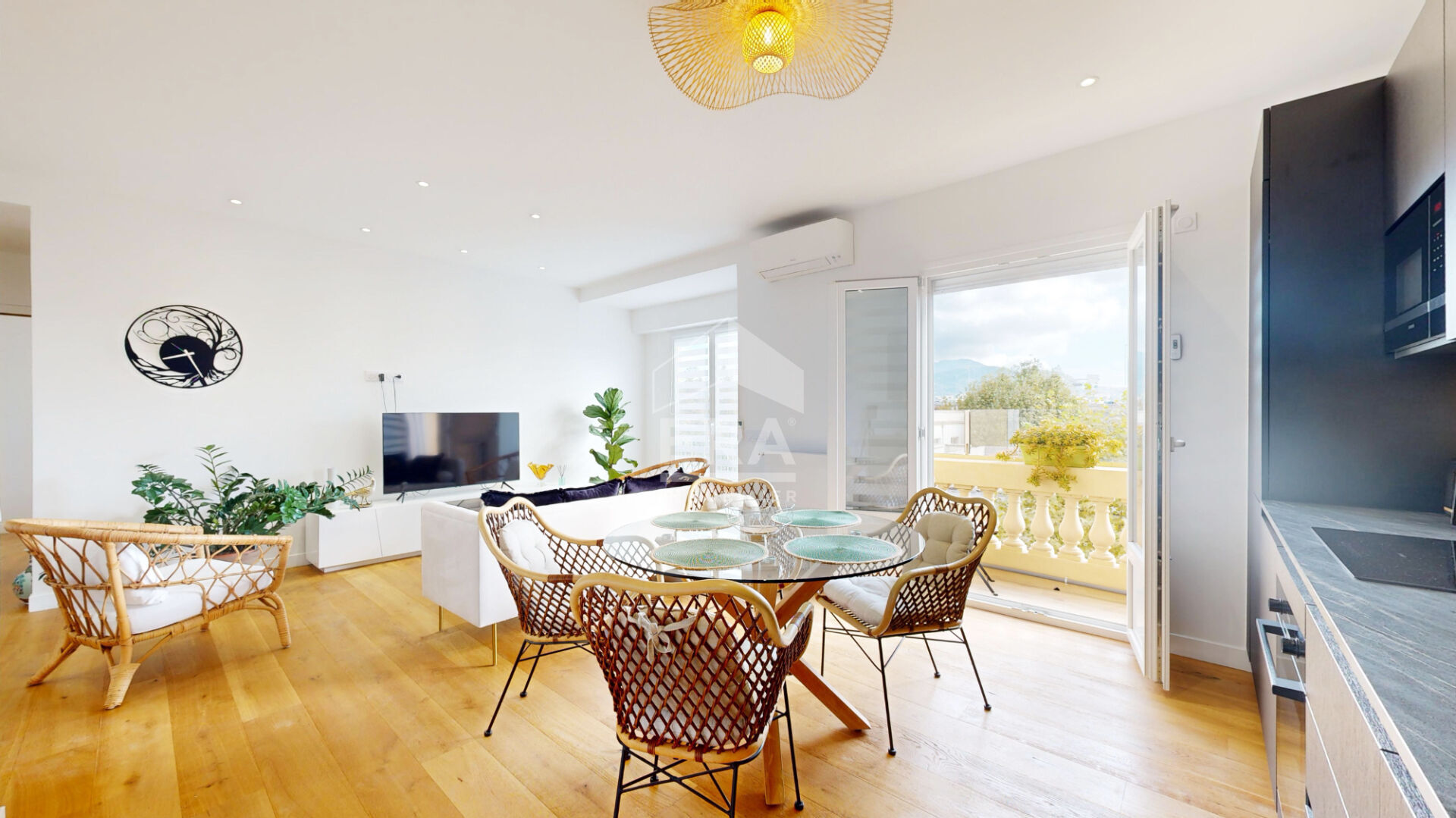 Photo NICE - GAMBETTA / PARC IMPÉRIAL : MAGNIFIQUE 3 PIÈCES TRAVESRSANT AVEC BALCON image 2/6