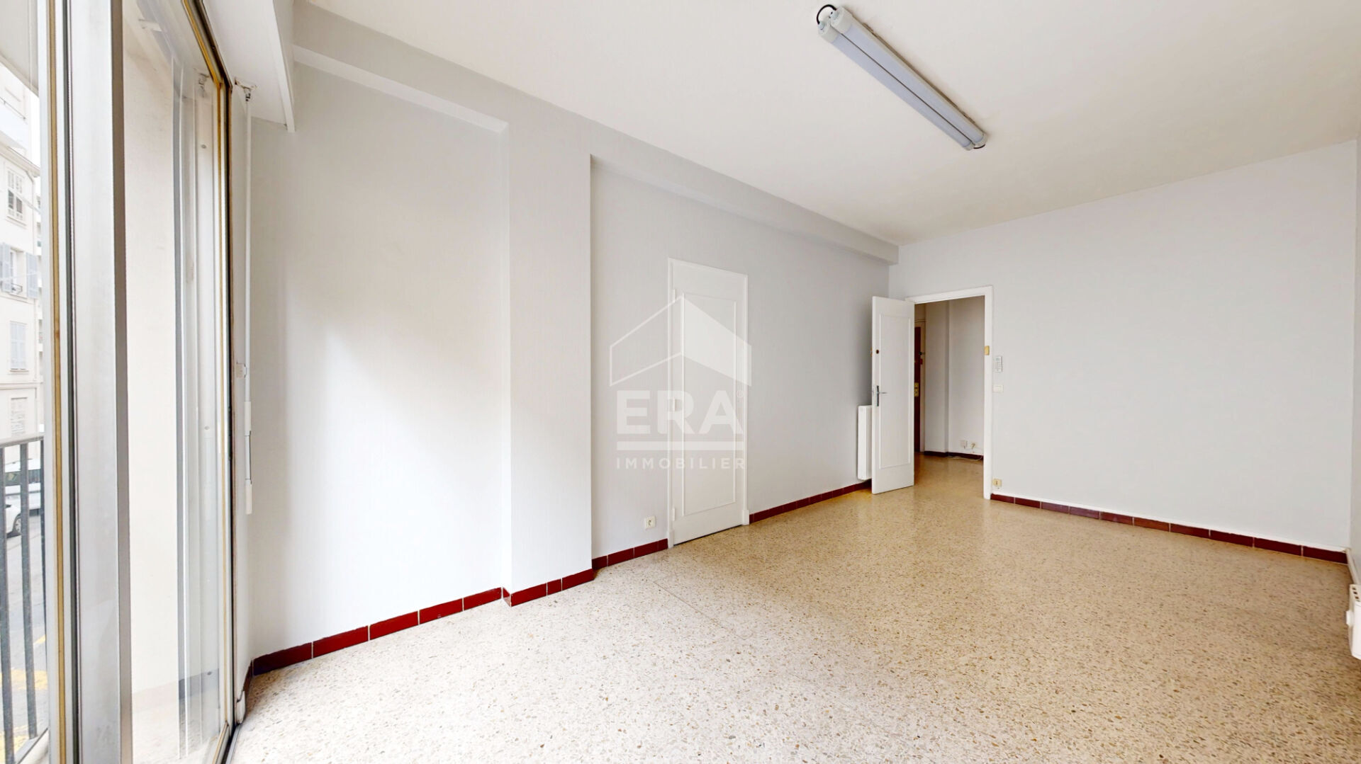 Photo NICE - FLEURS / J. FRICERO : VASTE APPARTEMENT DE 105M² image 2/6