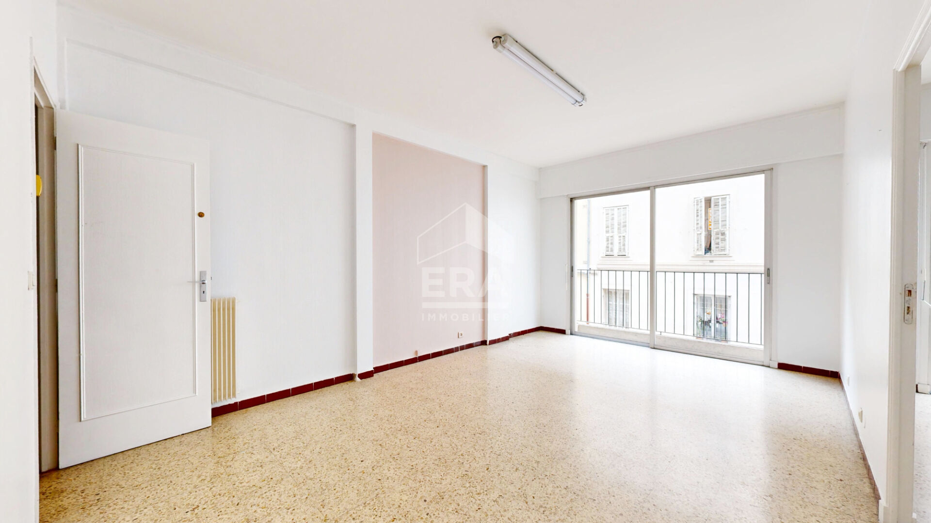 Photo NICE - FLEURS / J. FRICERO : VASTE APPARTEMENT DE 105M² image 3/6