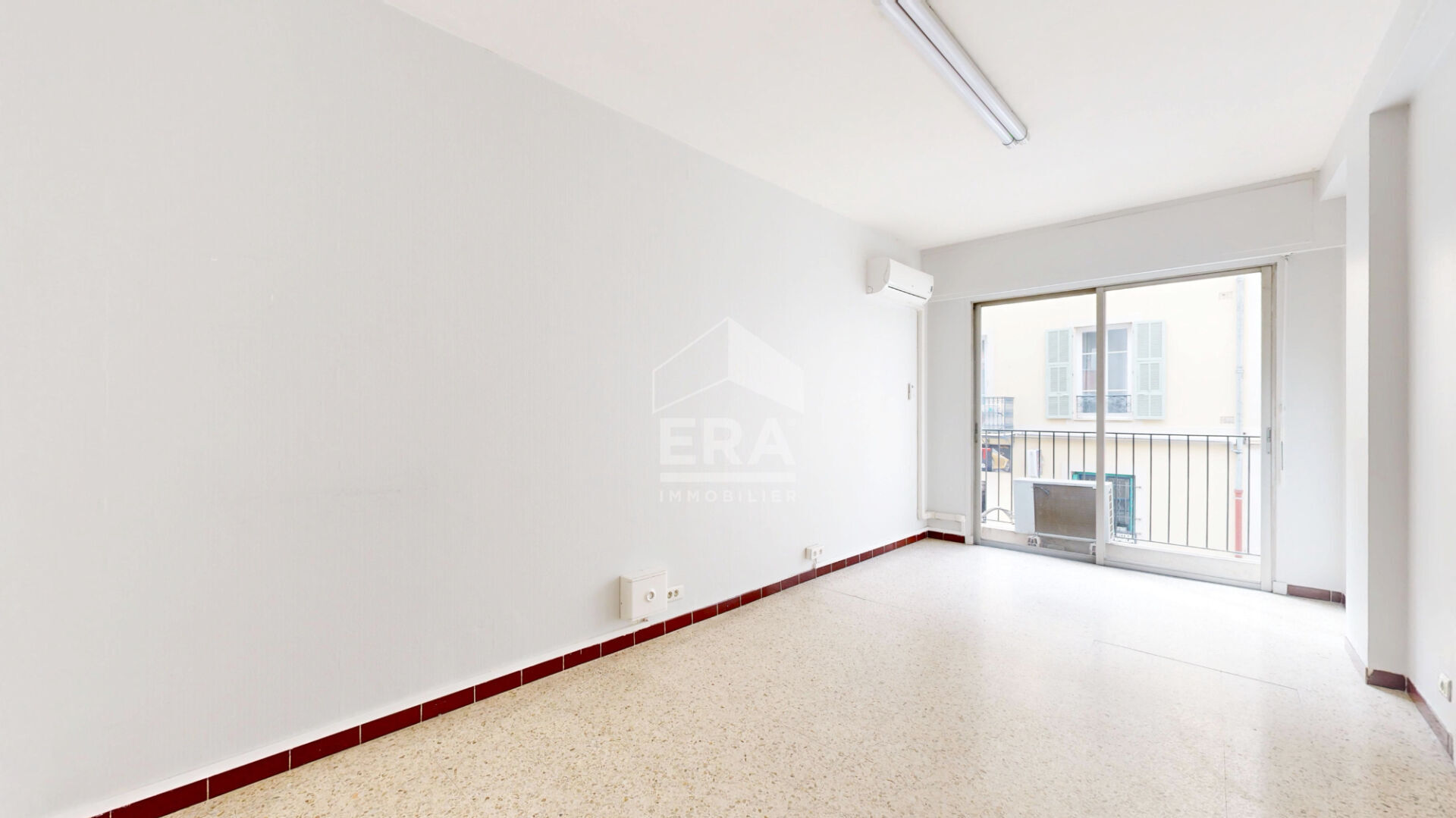 Photo NICE - FLEURS / J. FRICERO : VASTE APPARTEMENT DE 105M² image 6/6