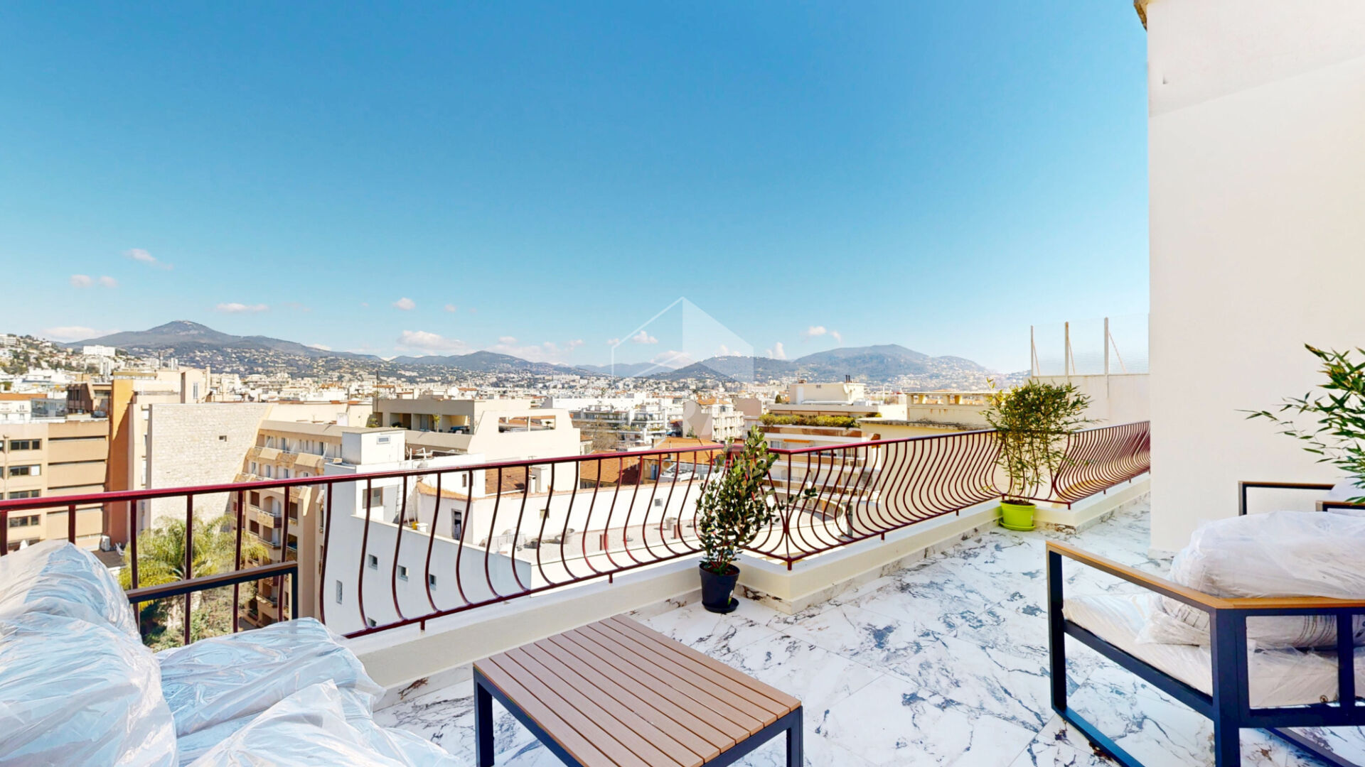 Photo NICE - BAS BAUMETTES : MAGNIFIQUE 3 PIÈCES EN DERNIER ÉTAGE AVEC GRANDE TERRASSE image 2/6