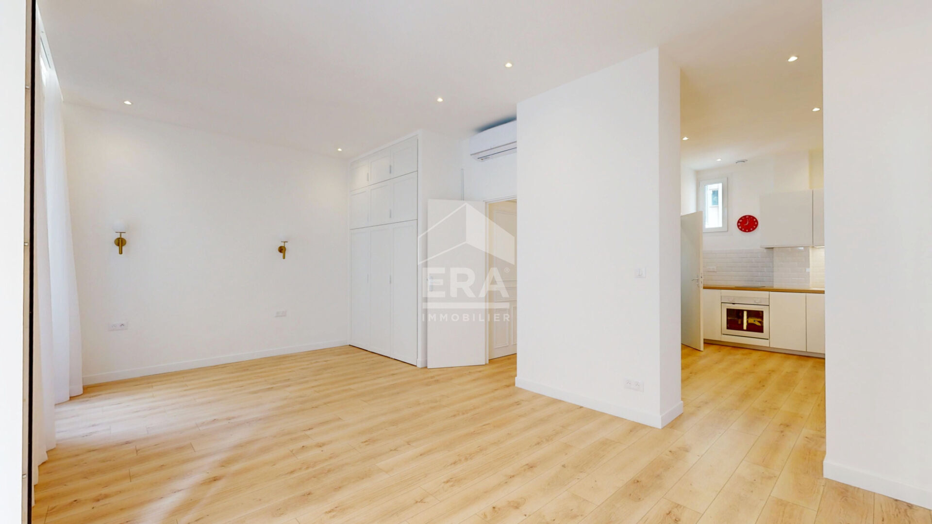 Photo NICE - FLEURS : EN DERNIER ÉTAGE, JOLI 3/4 PIÈCES TRAVERSANT AVEC BALCON AU CALME image 4/6