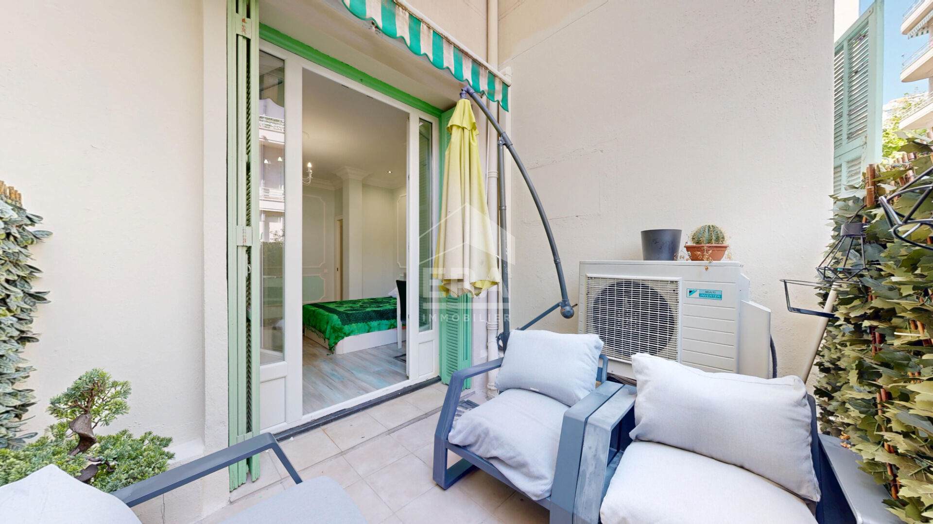 NICE - FLEURS : JOLI 3 PIÈCES TRAVERSANT AVEC TERRASSE ET BALCON