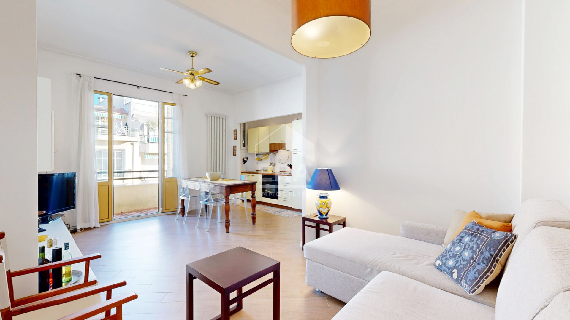 Photo NICE - FLEURS : TRÈS BEAU 2 PIÈCES AVEC BALCONS EN AVANT DERNIER ÉTAGE image 3/6