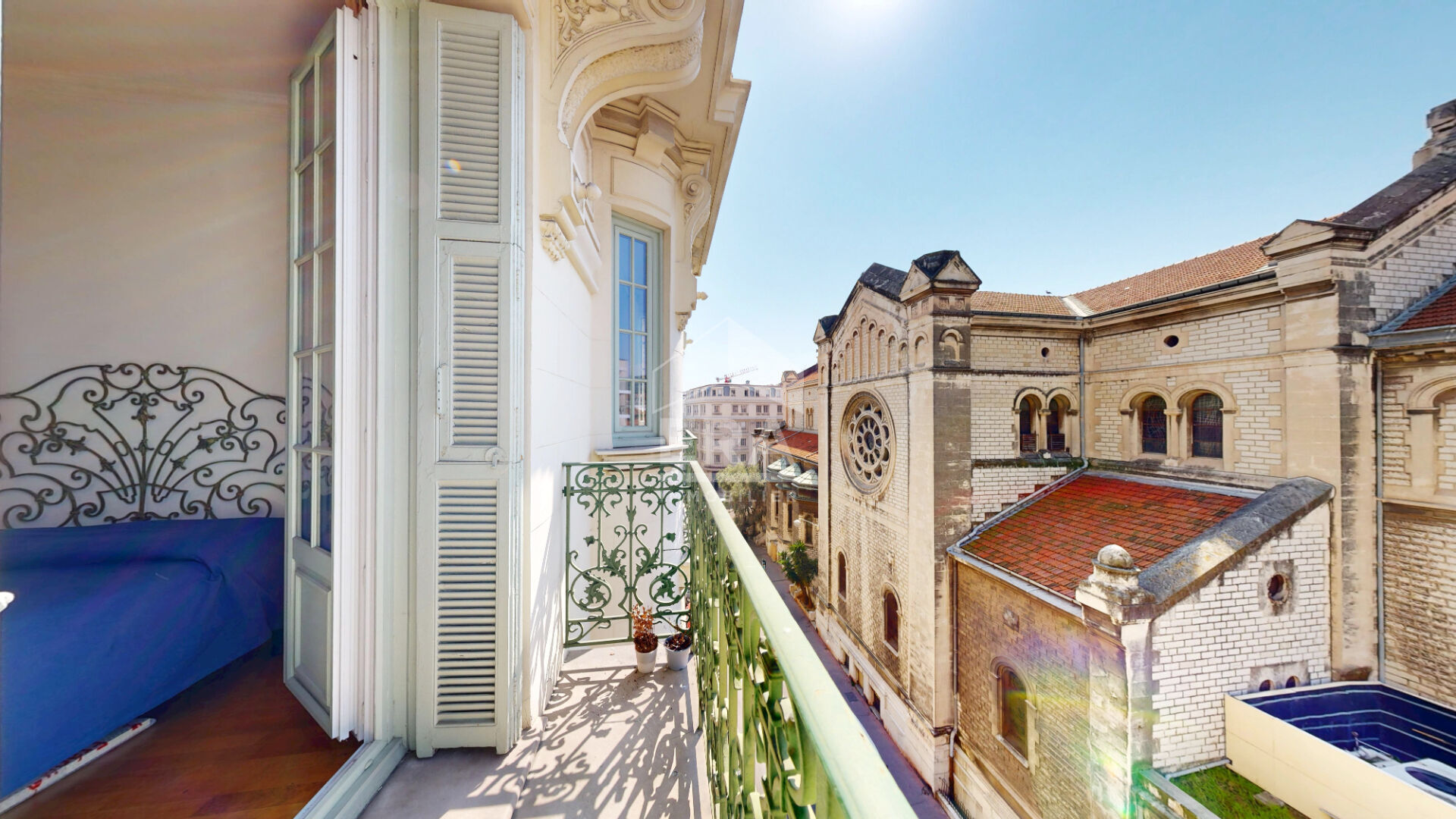 NICE - CARRÉ D'OR : A 100 MÈTRES DU FAMEUX HÔTEL NEGRESCO, JOLI 2 PIÈCES AVEC BALCON PROCHE MER