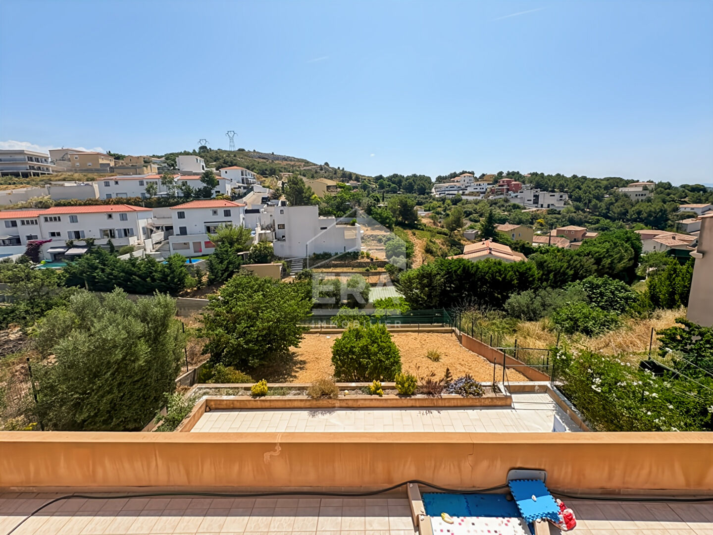 Maison Marseille 153 - Sur les Hauteurs, Maison de 2007 sur parcelle de 802m2 avec 3 chambres terrasse et garage