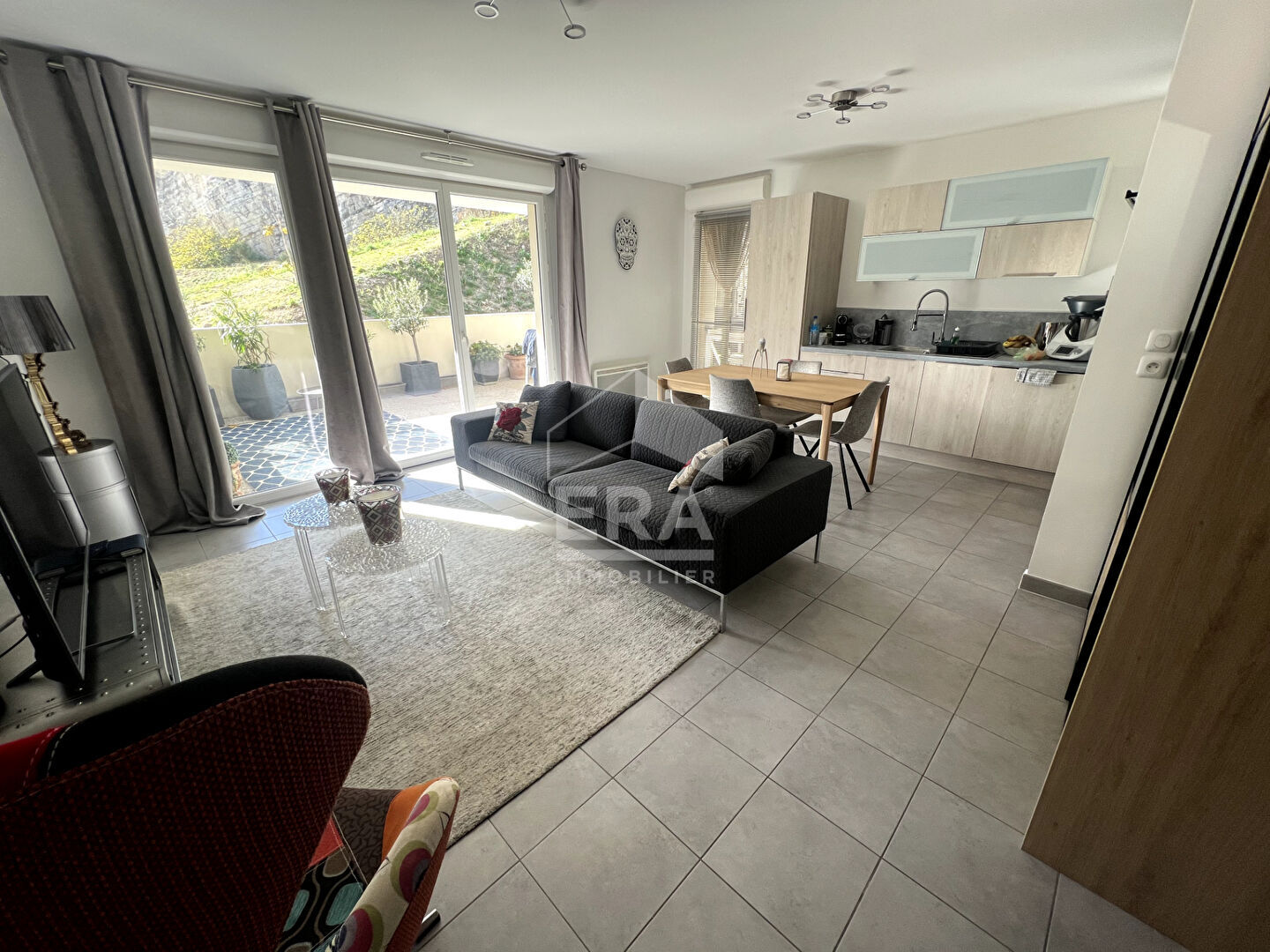 Photo SEPTEMES LES VALLONS - LES DEUX MOULINS - T4  de 89.82 m2 en RDC + terrasse 33,5 m2 + 2 places de parking image 5/6