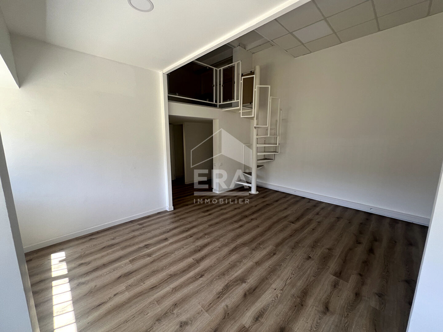 LOCAL PRO / MEDICAL - LA RENARDIERE - 2 pièces 47.20 m2