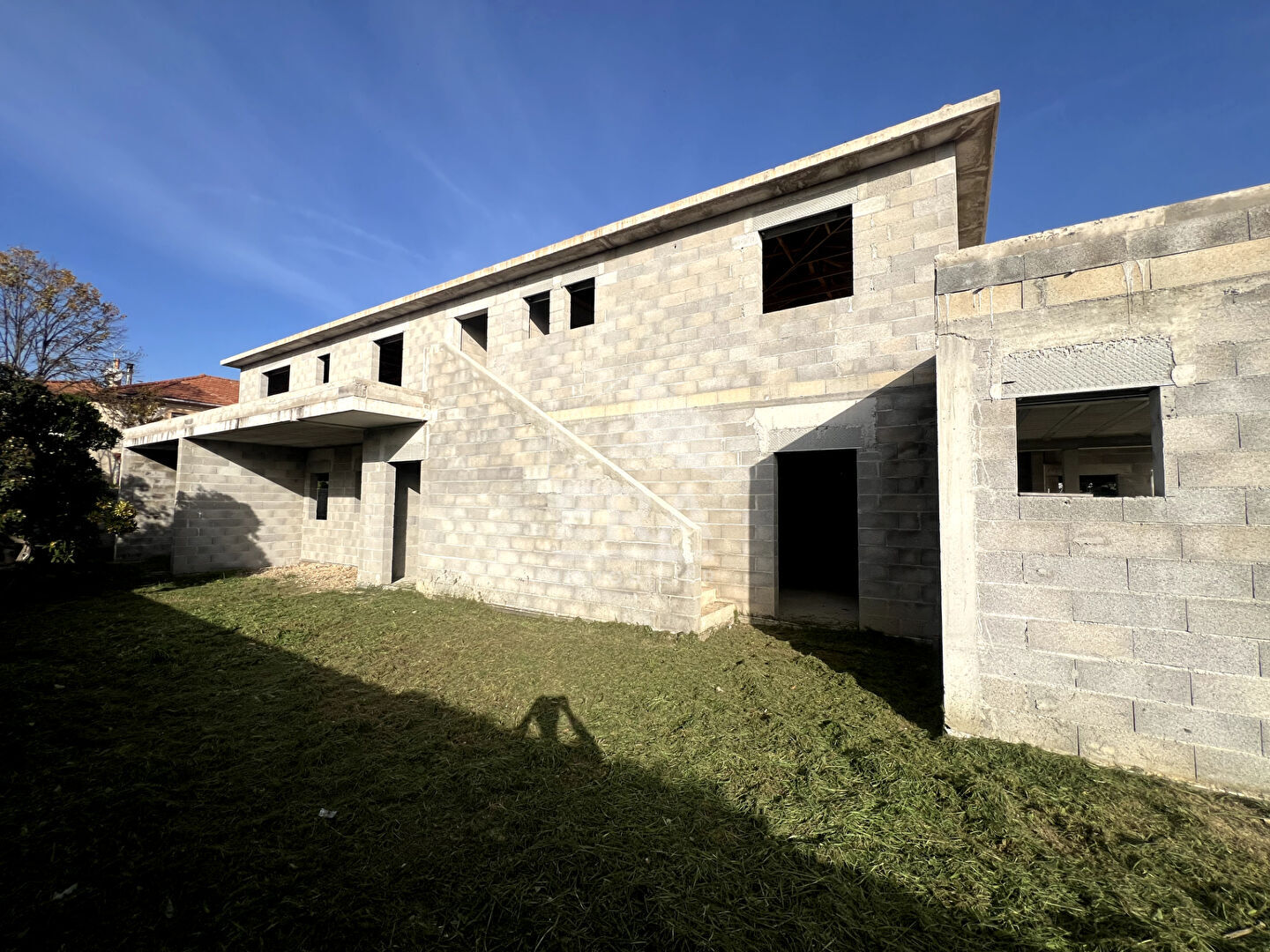 Photo Immeuble / Local d'activité - Marseille 13015 - Total de 356 m2 sur parcelle de 947m2 image 2/6