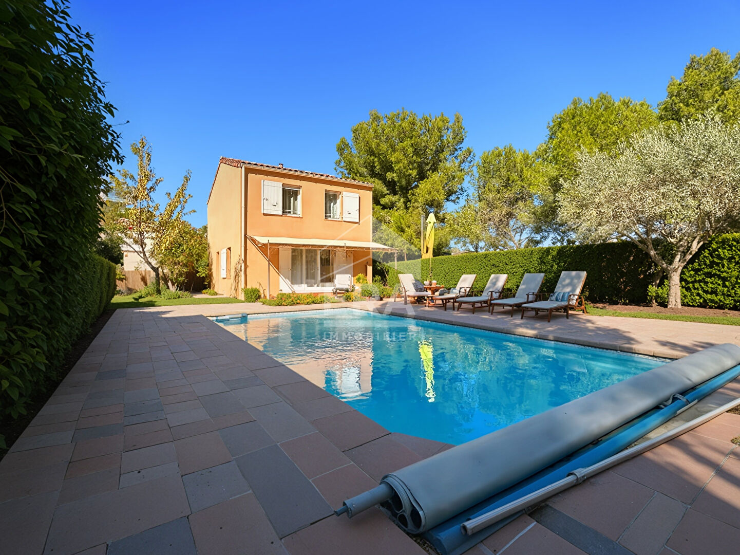 SEPTEMES LES VALLONS - Maison T4 de 87.23 m2 + garage sur une parcelle de 400m2 environ avec piscine