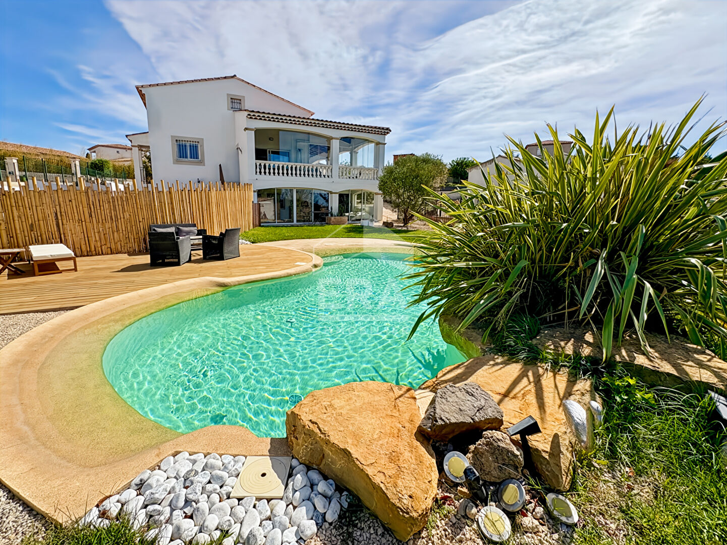 LES PENNES MIRABEAU - Maison T7 200 m2 sur parcelle de 1000m2 avec garage et piscine