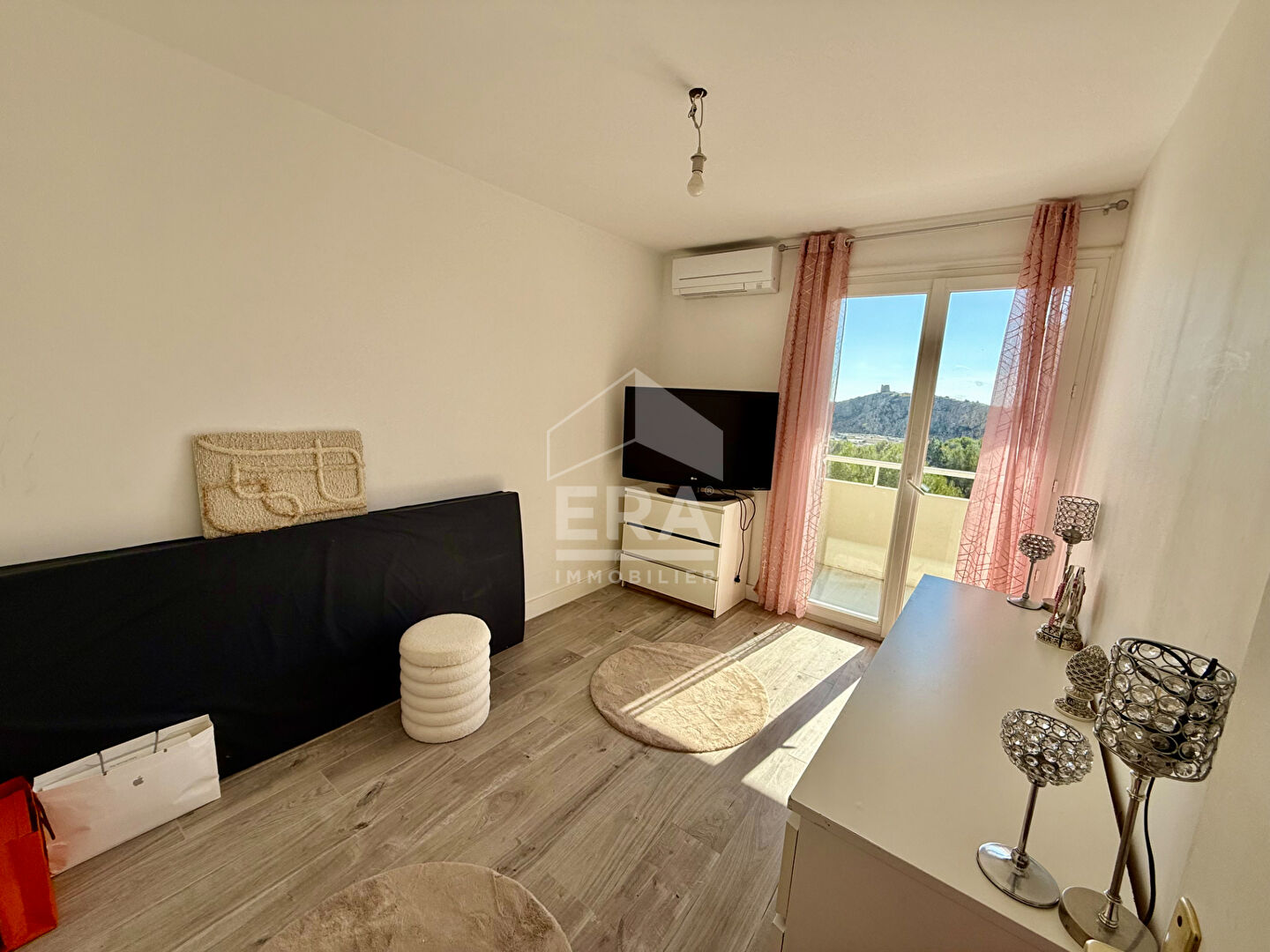 Photo SEPTEMES LES VALLONS - Appartement T5 avec deux terrasses et cave privative image 3/6