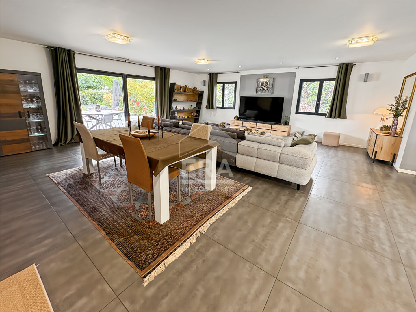 Photo SEPTEMES LES VALLONS - EXCLUSIVITE - Villa de plain pied 140m2 sur parcelle de 1278m2 avec garage et piscine image 3/6