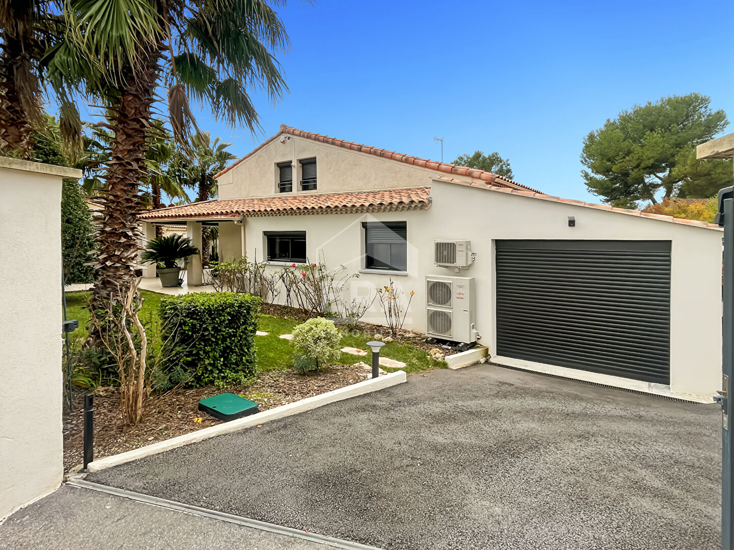 Maison Les Pennes Mirabeau 6 pièce(s)  Un bien confidentiel pour amateurs de lieux singuliers.