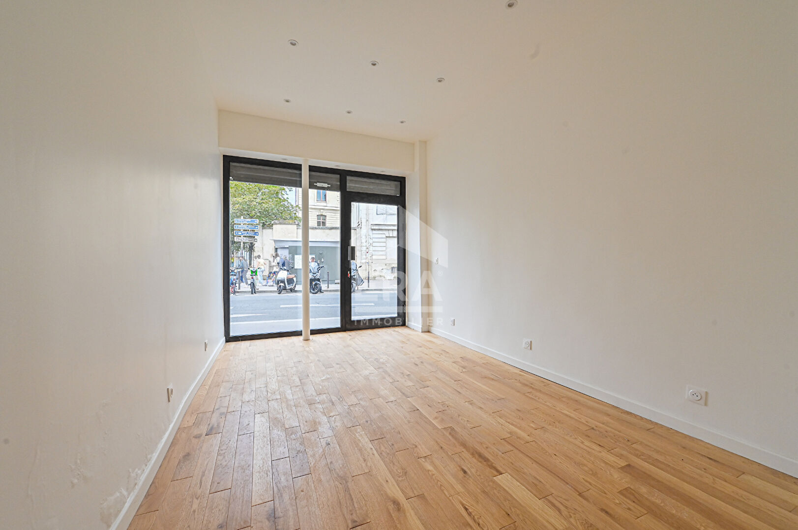 Photo Local commercial Paris 5eme 15.81m2 image 3/6